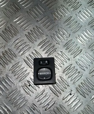 Toyota Avensis T220 Wing mirror switch