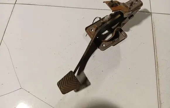 Mitsubishi Grandis Clutch pedal 