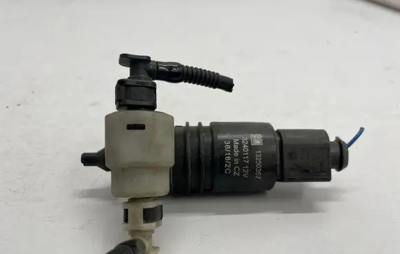 Opel Zafira C Windscreen/windshield washer pump 13250357