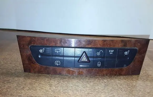 Mercedes-Benz E W211 Hazard light switch 2118219279