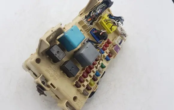 Toyota Avensis Verso Fuse module 8922144030