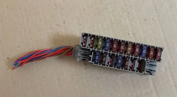 Volvo S60 Fuse module 9494934