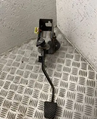 Hyundai Tucson JM Clutch pedal 