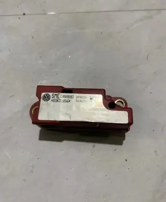 Volkswagen Golf IV Airbag deployment crash/impact sensor 1J0909606D 20990205 5WK42350