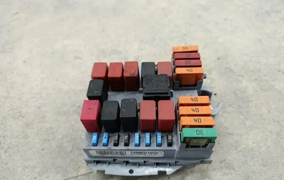 Peugeot Boxer Fuse box set 1388601080