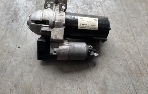 BMW 5 G30 G31 Starter motor 8589891