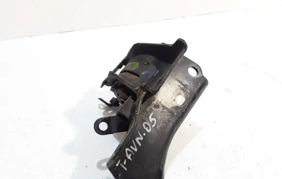 Toyota Avensis T250 Engine mount bracket
