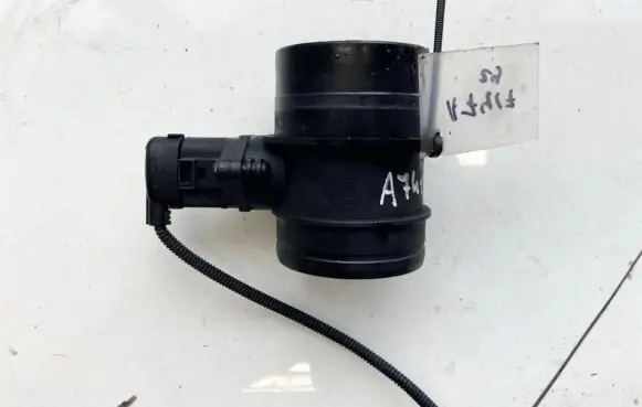 Skoda Octavia Mk2 (1Z) Mass air flow meter 0281002461 074906461B