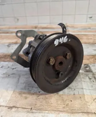 BMW 5 E39 Power steering pump 2246152