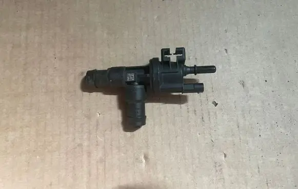 BMW 3 G20 G21 Vacuum valve 7643106