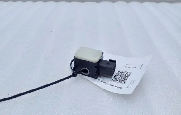 Hyundai Genesis Airbag deployment crash/impact sensor 9592028000