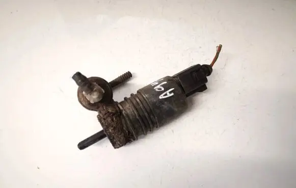 Volkswagen PASSAT B6 Windscreen/windshield washer pump