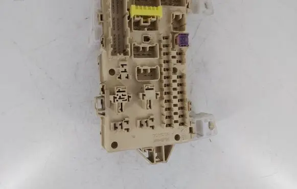 Toyota Corolla Verso E121 Fuse module