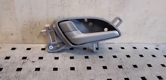 Honda Insight Front door interior handle
