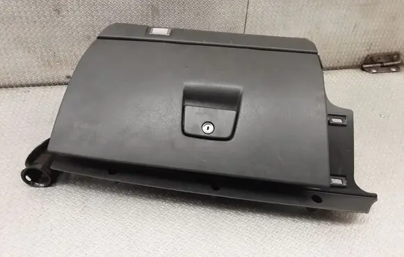Volvo V50 Glove box 8626141