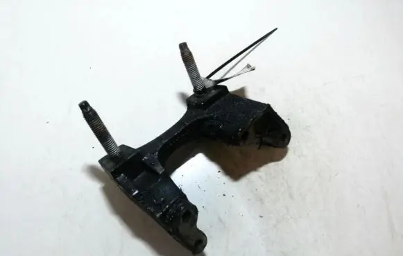 Ford Focus Engine mounting bracket