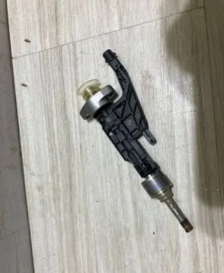 BMW X2 F39 Fuel injector 8656548