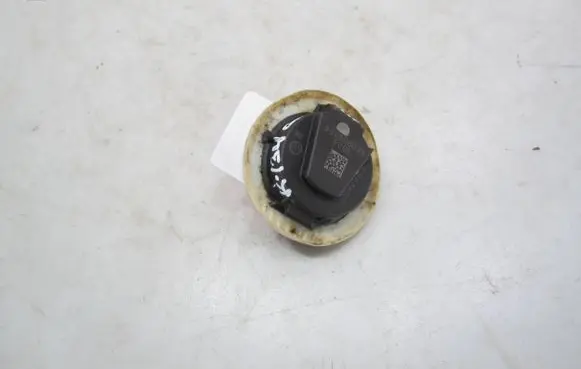 Volkswagen Golf VI Airbag deployment crash/impact sensor 5K0959354 5904