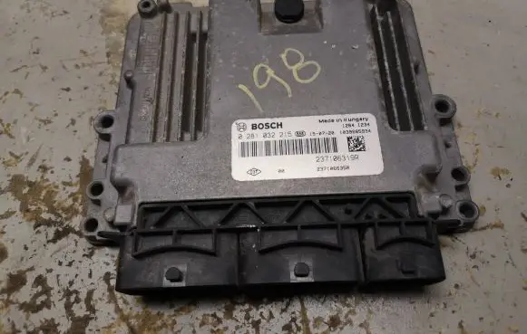 Dacia Sandero Engine control unit/module 0281032215 237106319R 237106635R