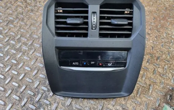 BMW 3 G20 G21 Rear air vent grill 9493012 6836650