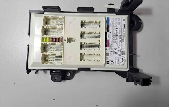 BMW i4 Central body control module 6991153 5B5BCF6