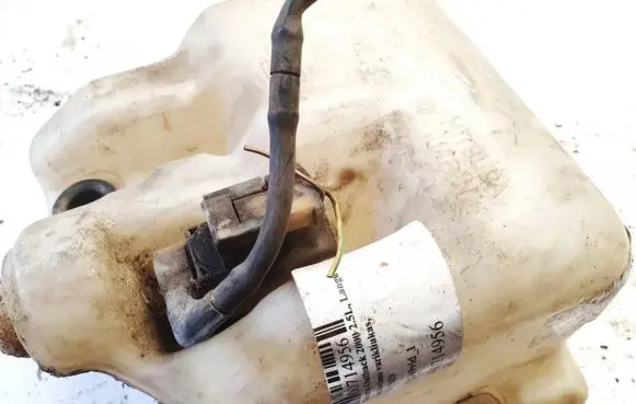 Subaru Legacy Windscreen/windshield washer pump