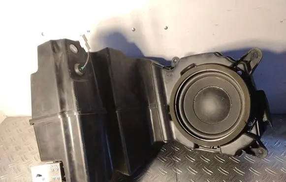 Lexus RX 450H Subwoofer speaker 861600WM10