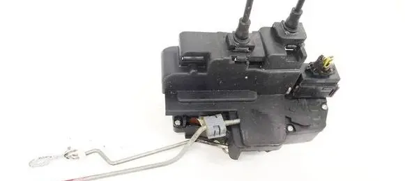 Chevrolet Captiva Front door lock 