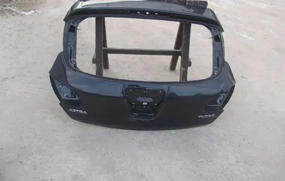 Opel Astra J Tailgate/trunk/boot lid
