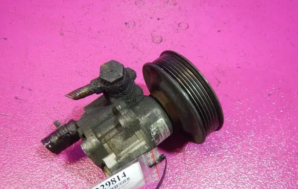 Volkswagen Polo III 6N 6N2 6NF Power steering pump 032145157A