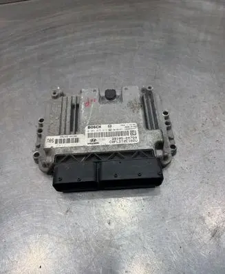 Hyundai i30 Engine control unit/module ECU 0281015213 1039S25477 391052A760