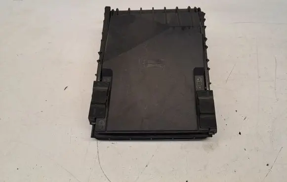 Volkswagen Golf V Fuse box cover 1K0937132F