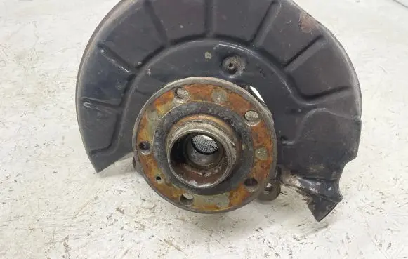 Volkswagen Tiguan Front wheel hub
