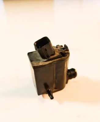 Hyundai Tucson TL Windscreen/windshield washer pump 985101W000