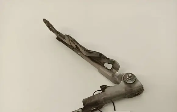 Ford Mustang IV Engine bonnet/hood hinges