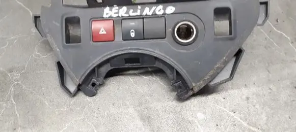 Citroen Berlingo Dashboard center trim panel 9680931977