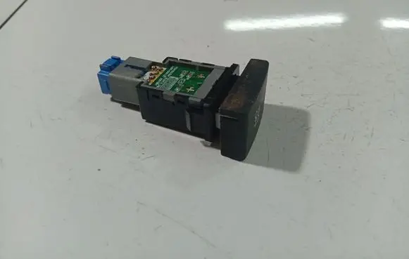 Hyundai i30 ESP (stability program) switch 202007239