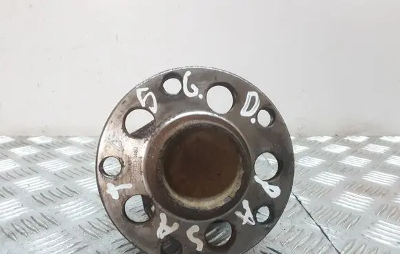 Volkswagen PASSAT B5 Rear wheel hub