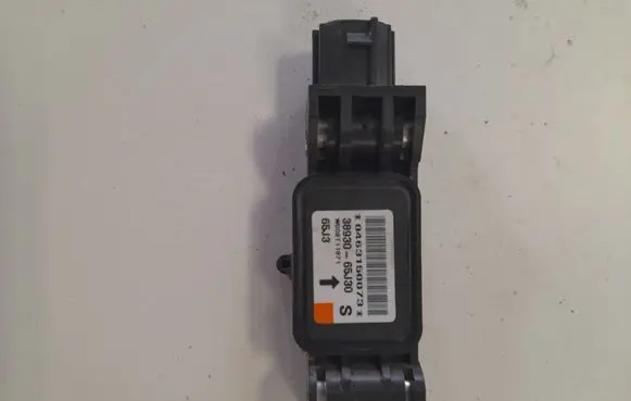 Suzuki Grand Vitara II Airbag deployment crash/impact sensor 3893065J30 0463150073