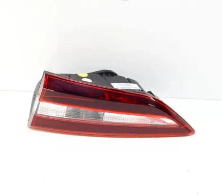 Opel Grandland X Tailgate rear/tail lights YP00016280 81670202