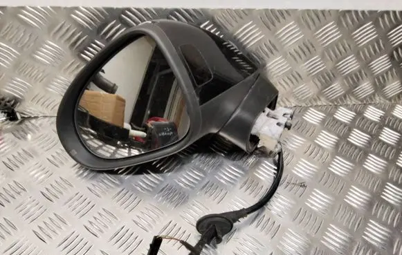Volkswagen Touareg II Front door electric wing mirror E1021095