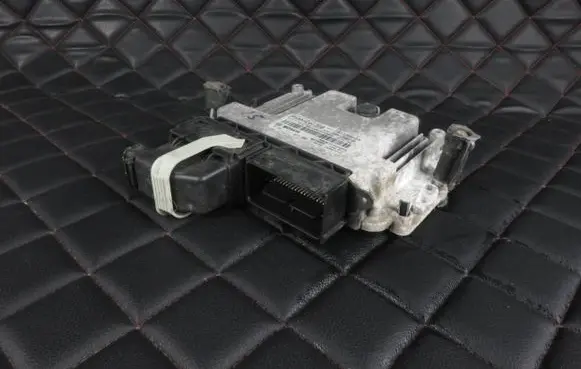 Ford Focus Engine control unit/module CV6112A650AVA CV6A12B684BB 0261S11069