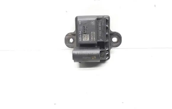 Mercedes-Benz E W212 Glow plug pre-heat relay A6519000900 0522120204