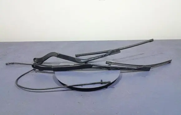 Volvo XC90 Front wiper blade arm 31391846