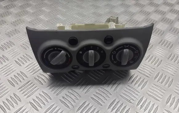 Suzuki Alto Interior fan control switch 