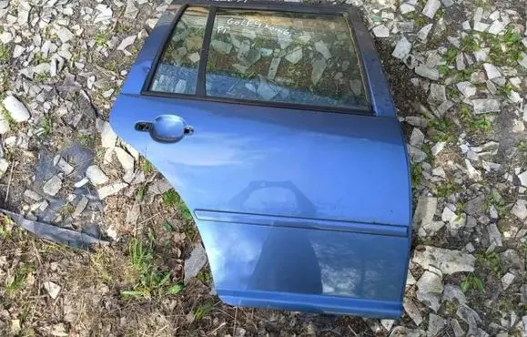 Volkswagen Golf IV Rear door LD5X
