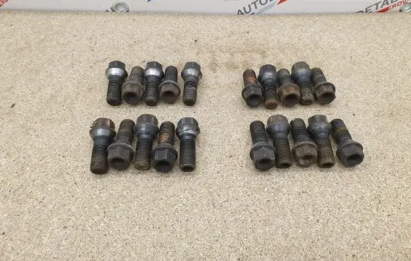 BMW 1 F20 F21 Nuts/bolts 6890324 20X