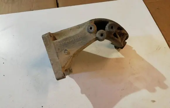 Mercedes-Benz C W203 Engine mounting bracket A2722232804