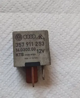Volkswagen PASSAT B4 Other relay 357911253 14030000