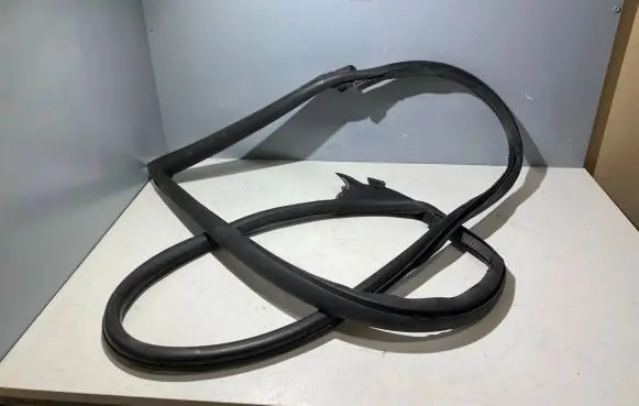 Audi A5 Sportback 8TA Rubber seal front door (on door) 8T8831707C